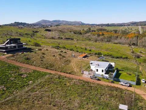 EN VENTA AMPLIO LOTE ENTRE SIERRAS TANDIL