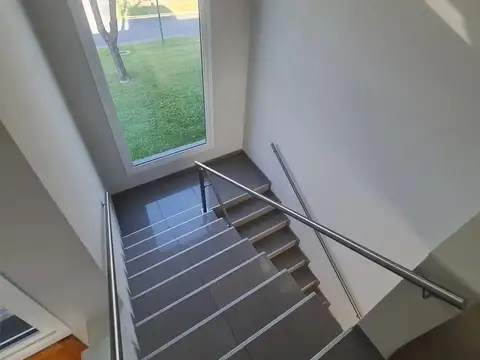 Casa 6 ambientes con 5 baños