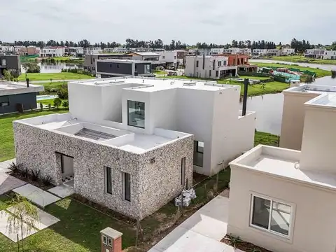 Casa Monoambiente con 2 baños