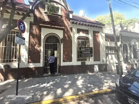VENTA CASONA HISTÓRICA COLEGIALES SIN EXPENSAS COCHERA PARRILLA TERRAZA PATIO