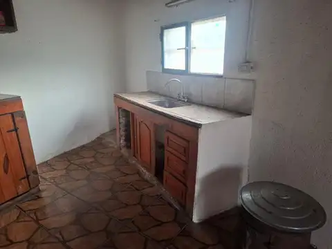 Casa 3 ambientes con 1 baño