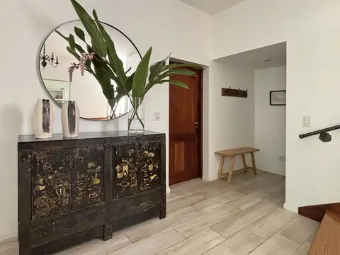 Casa en Alquiler con 2 cocheras