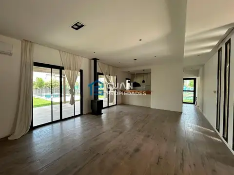 Casa en Venta con 6 cocheras