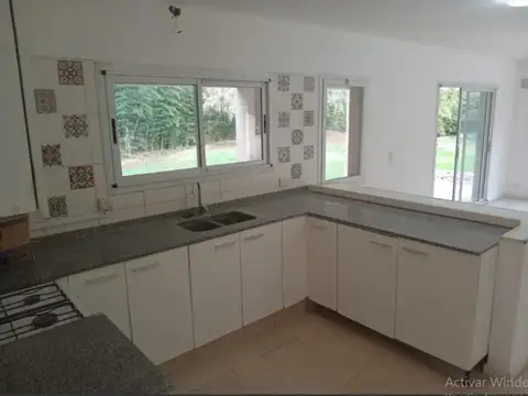 Casa 6 ambientes con 4 baños