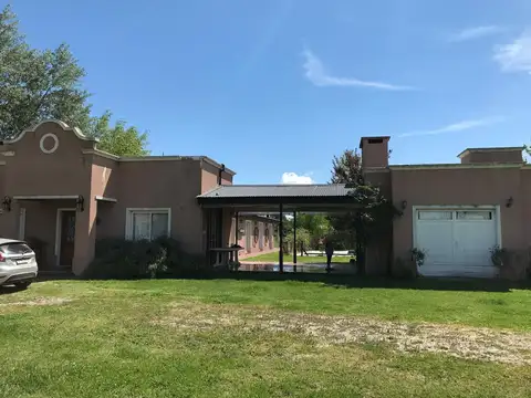 Casa en Venta con 3 cocheras