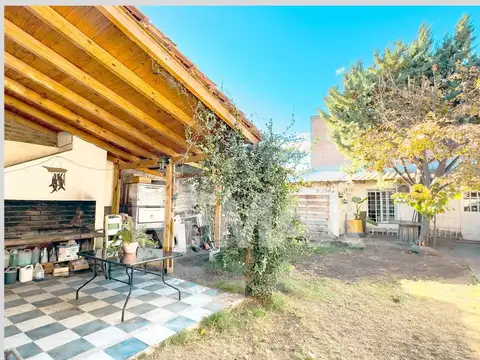 Casa en Venta con 2 cocheras