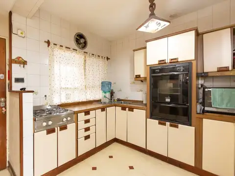 Casa 5 ambientes con 2 baños