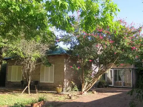 Casa en venta 6 amb. en Parque Leloir