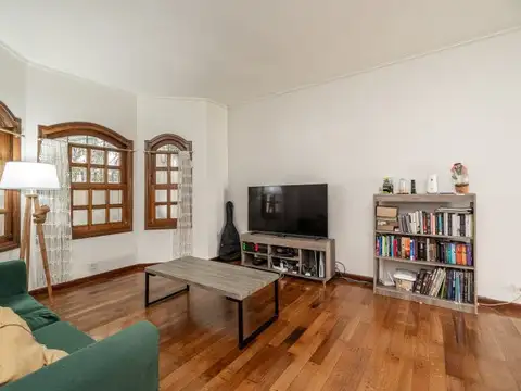 Casa - A m Parque Centenario - Jardín - Cochera