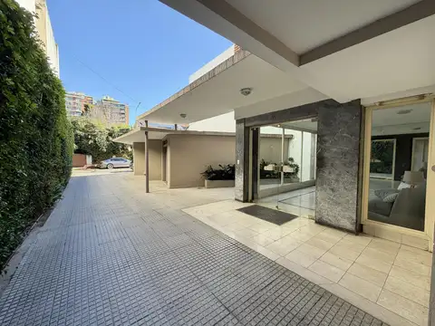 Piso en venta con cochera y baulera ubicado en Olivos, Vicente López.