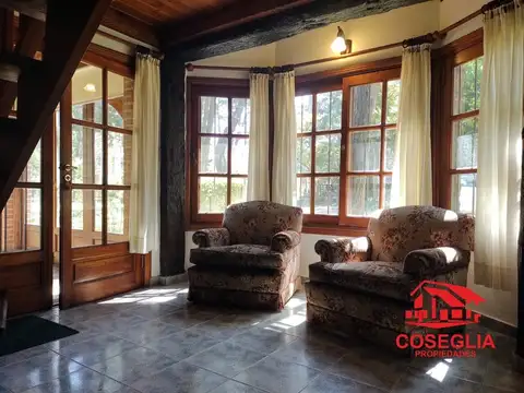 Casa 4 ambientes con 2 baños