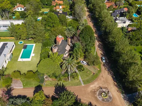 Casa en Venta con 4 cocheras