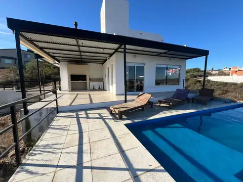 Casa 3 ambientes con 2 baños