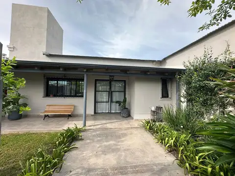 Casa 3 ambientes con 2 baños