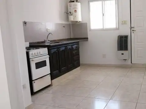 Departamento de 2 ambientes en planta baja centrico