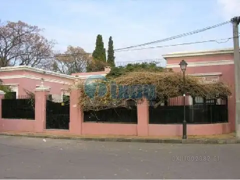 Casa 1 ambiente con 4 baños