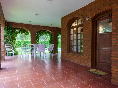 VENTA CASA PARQUE LELOIR-FRENTE CASCO-APTO CREDITO