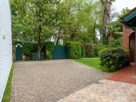 Casa en Venta en Barrio Parque Leloir, USD 465.000