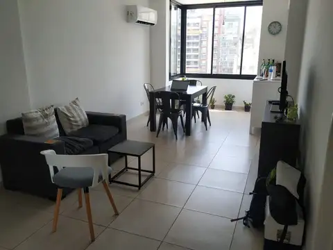 MUY BUEN DPTO DE 2 AMBIENTES  AL CONTRA-FRENTE CON ESP COCHERA FIJO VTA PANORAM , TODO LUZ Y SOL