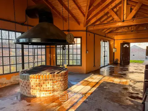 Cañuelas -Chalet con quincho , fogon y lote unico de 892 m2 en venta -Ideal para vivir o escaparse t