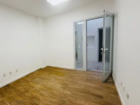 ALQUILER DEPOSITO CON OFICINAS EN TRES CRUCES