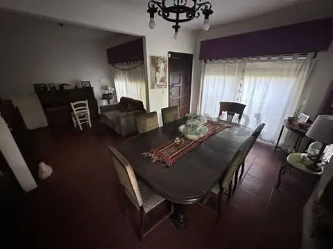 CASA 4 AMBIENTES + ESCRITORIO CON PILETA Y GRAN TERRAZA – BELLA VISTA