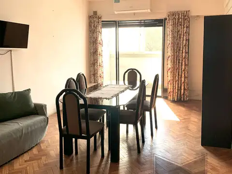 Venta 2 Ambientes con Balcón y Baulera – Frente a Plaza Once, Balvanera