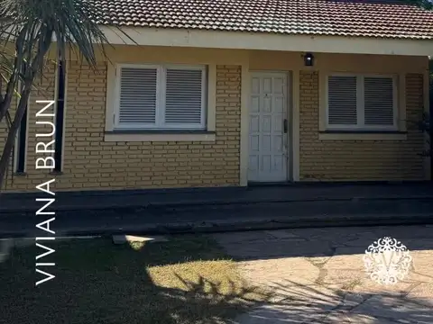 CASA CON PARQUE Y PILETA BARRIO LA AMALIA