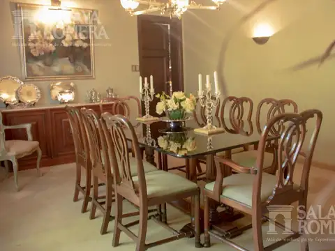 Casa en Venta con 4 cocheras