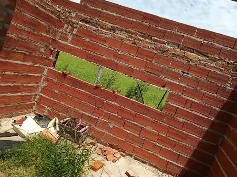 VENTA DE CASA A TERMINAR  CAYASTA