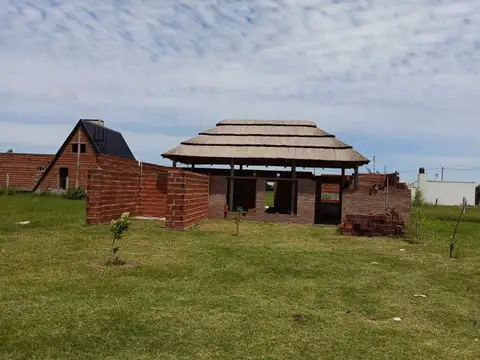 VENTA DE CASA A TERMINAR  CAYASTA