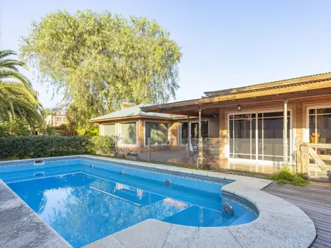 Casa en Venta en Luis Guillon, USD 210.000