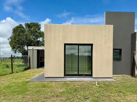 Casa 4 ambientes con 2 baños