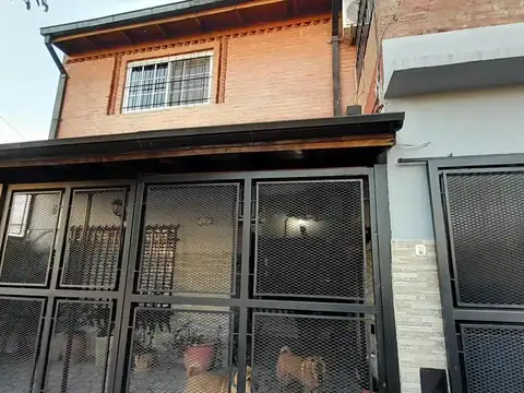 Depto Tipo Casa en Venta de 5 ambientes