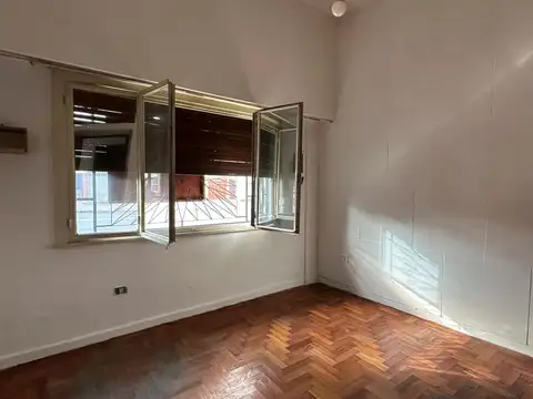Depto Tipo Casa en Venta en Pompeya, USD 75.000