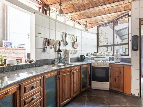 Casa 7 ambientes con 4 baños