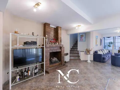 Casa en Venta con 3 cocheras