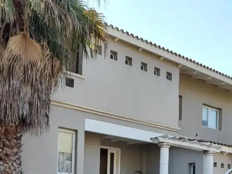 Importante casa de diseño clásico en La Rufina