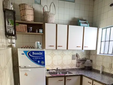 Casa 4 ambientes con 1 baño