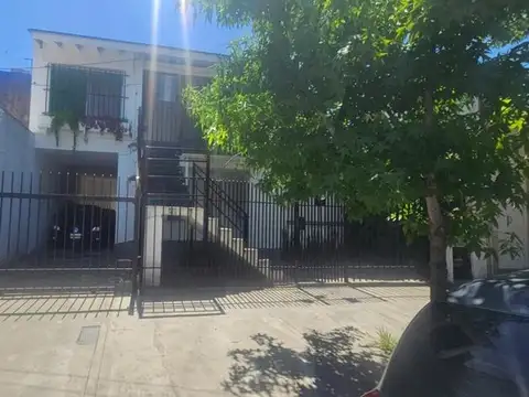 Depto Tipo Casa en Venta en San Isidro Vías / Rolon, USD 255.000