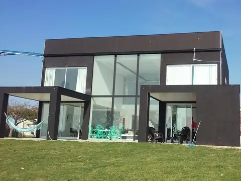 Casa en venta en El Cantón barrio Islas - Cristian Mooswalder Negocios Inmobiliarios.