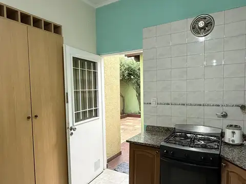 Tipo Casa 3 Ambientes al Contra frente en Planta Baja con Patio y Quincho