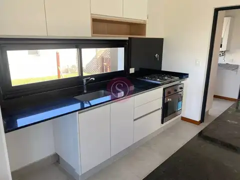 Casa 6 ambientes con 4 baños