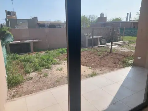 Casa 3 ambientes con 1 baño