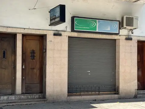 OPORTUNIDAD A RECICLAR   PH CON LOCAL DESTINO VIVIENDA, CONSULTORIO,  GASTRONOMIA, TALLER  Y OTROS