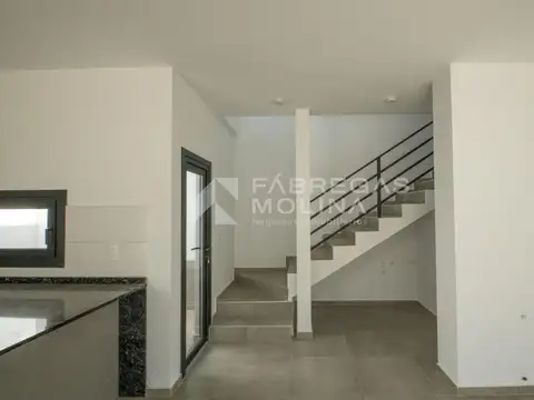 Casa 3 ambientes con 2 baños