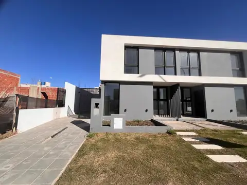 ¡Venta! Dúplex en Quebradas de Manantiales - 3 dormitorios ¡Con Escritorio en PB!