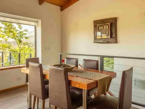 Casa 9 ambientes con 3 baños