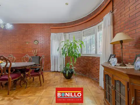 Casa 5 ambientes con 2 baños