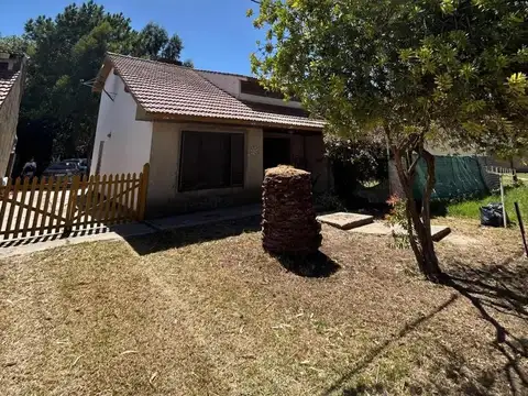 Casa en venta - 4 Dormitorios 2 Baños - Santa Clara del Mar